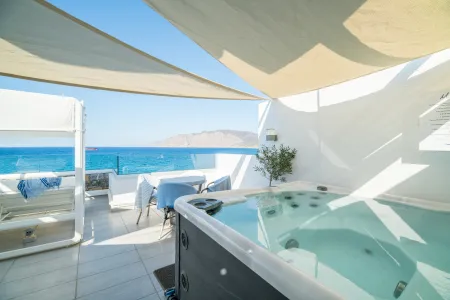  hot tub