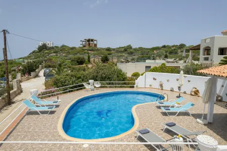 Pool area