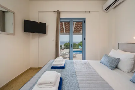  Bedroom tv