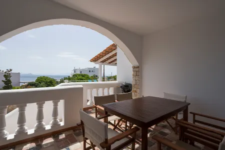  Balcony with seating