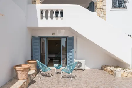  Outdoor patio