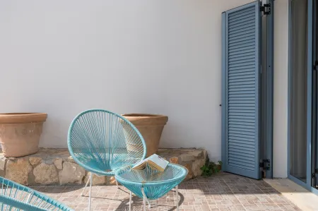  Outdoor seating