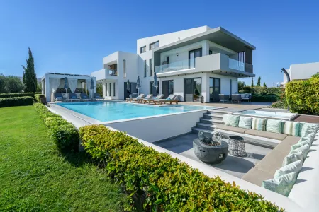  Villa exterior