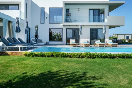  swimming pool and sunbeds
