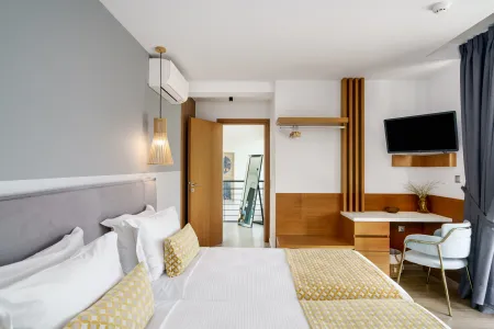  Twin bedroom 