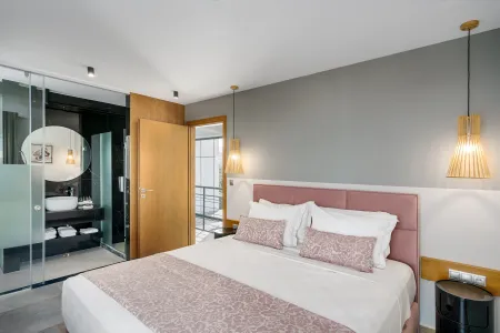  Double bedroom