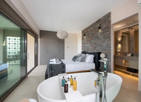  bathtub in double room