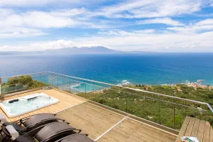 Award Winning Luxury Villa Ravdoucha Eleni, Infinity Pool & Ocean Breeze in Western Crete