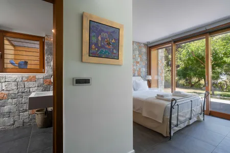 bedroom with ensuite bathroom