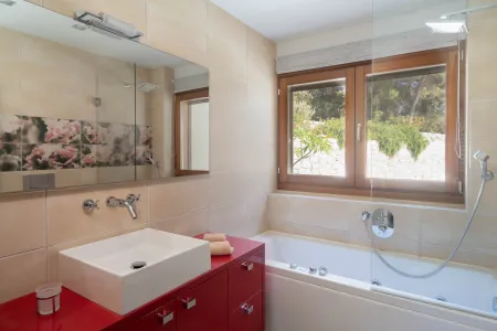  ensuite bathroom