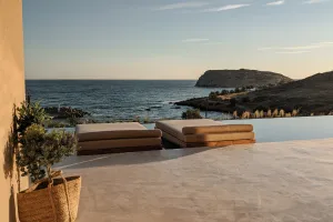 VIP Waterfront Private Retreat, Minimal Luxury Villa Nuez Ground Level, Infinity Pool & Island Sunbeds, East Crete 