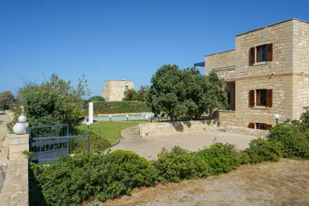  villa entrance /parking