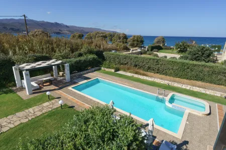  pool/sea view