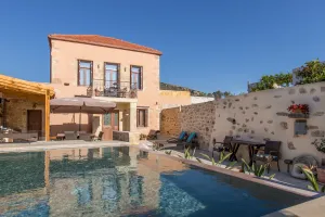 Cozy Stone Build Villa Theta with Outdoor Courtyard and Private Pool, Close to Beach, 17Km from Falasarna