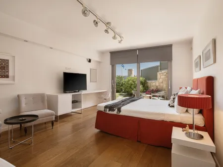  bedroom with garden