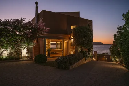  Villa night shot