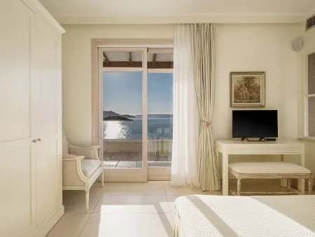  Bedroom