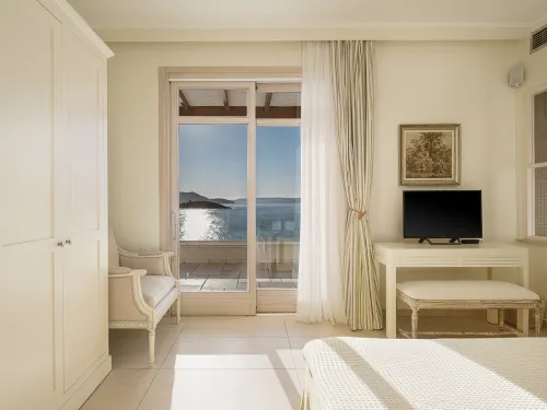  Bedroom