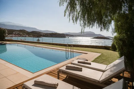  sunbed pool