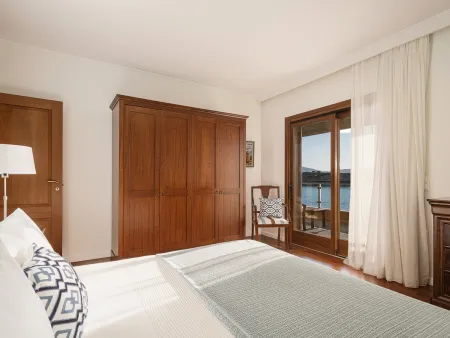 Bedroom
