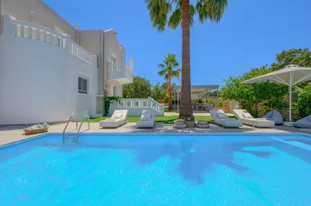  pool and sunbeds