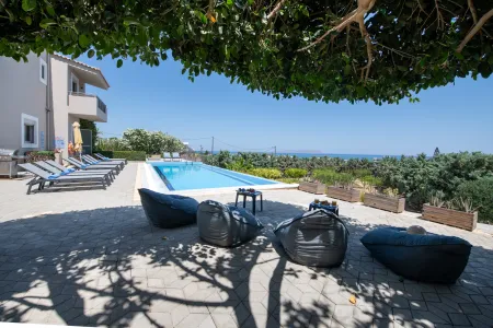  shaded seating area