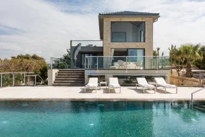 Part of a vacation complex, Villa Shell is a trendy Greek villa in Tersanas, beautifully decorated and fitted with all the mod cons for a relaxing luxury holiday.