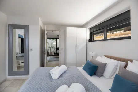  bedroom