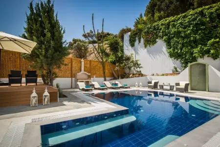 pool and furniture
