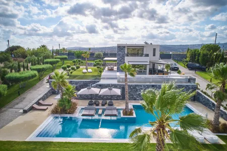  Villa and pool