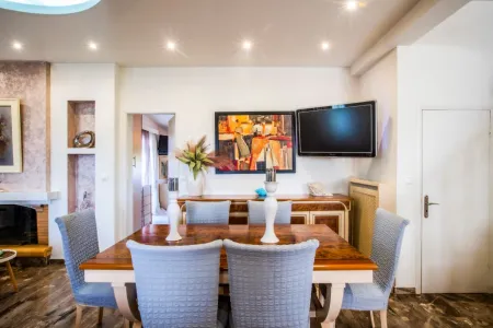  dining area