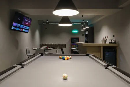  8 POOL