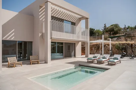  jacuzzi and gym area