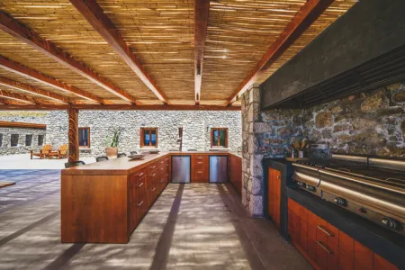  Built-in barbecue next to dining table