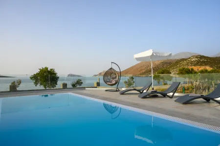  private pool with sunbeds