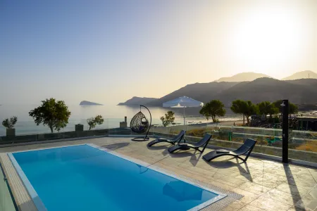  private pool with sunbeds