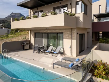  Villa exterior