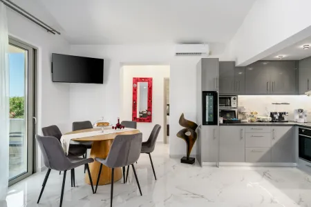  Kitchen with table