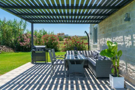  Outdoor dinning