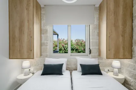   Twin bedroom
