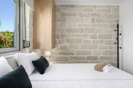   Twin bedroom