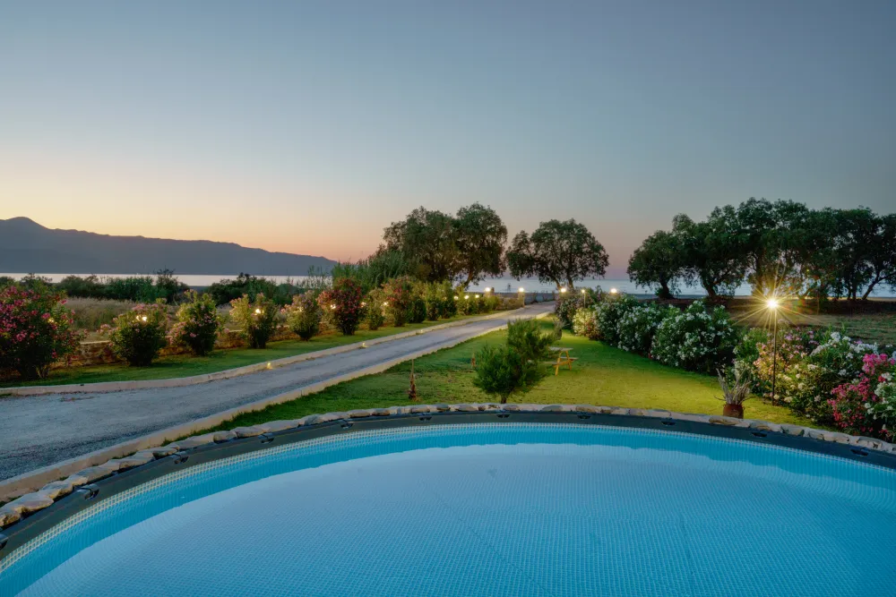  Pool with seaview