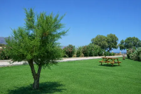  Outdoor picnic table
