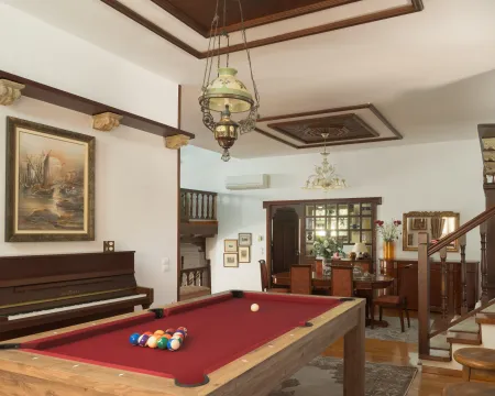  pool table 