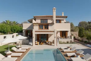 Newly Renovated Family Villa Ikos with Heated Pool & BBQ, walking distance to the beach