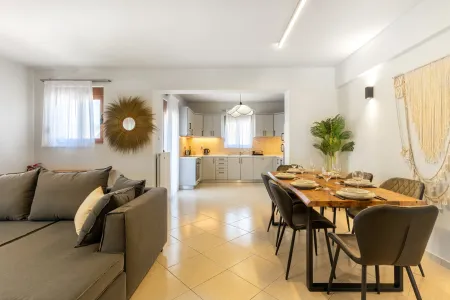  dinning area 