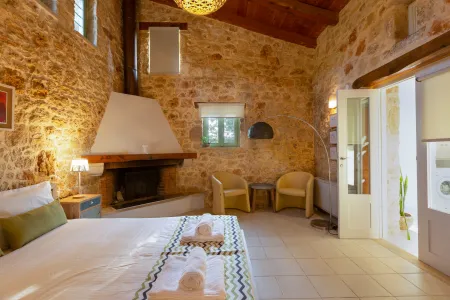  Double bedroom with fireplace