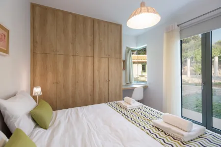  Double bedroom 