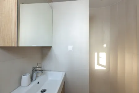  Ensuite bathroom