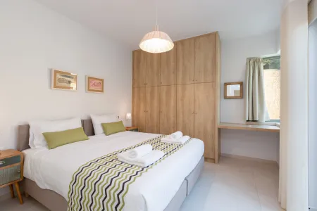  Double bedroom